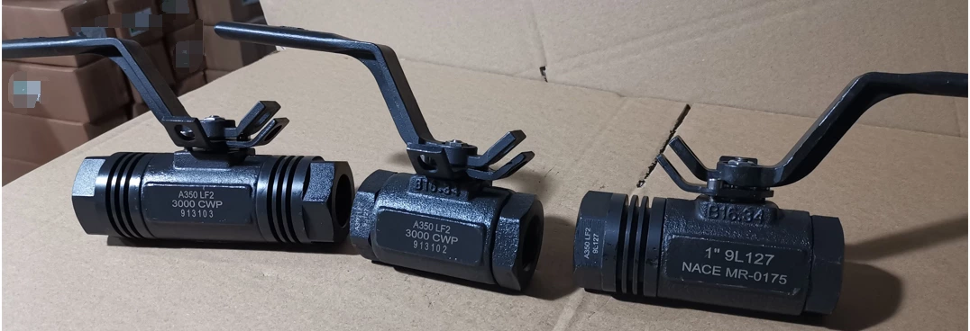 Three-piece threaded floating ball valves 3000 WOG